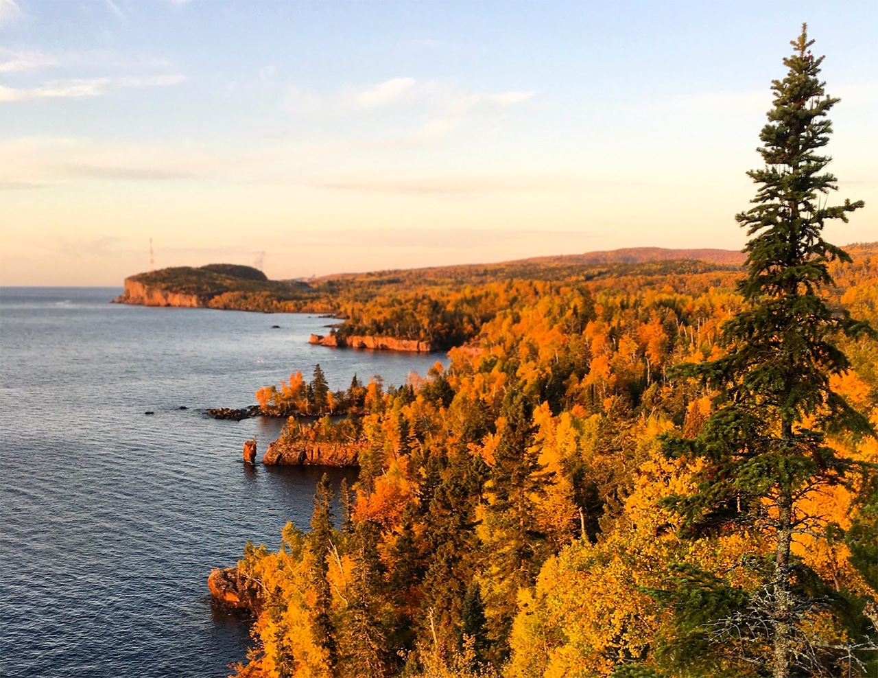 Shovel Point sunrise: unforgettable North Shore fall color hike