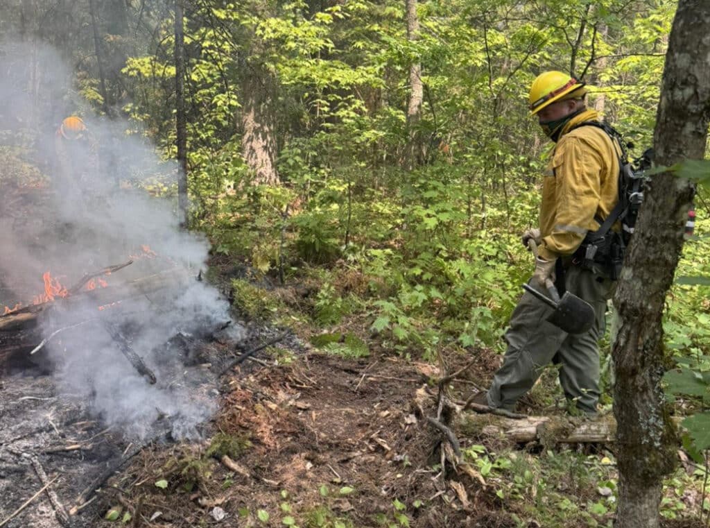 BWCAW Firefighter working on suppressing wildfire